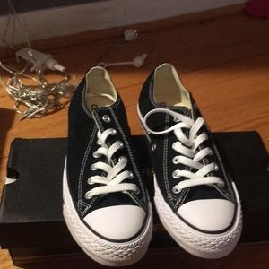 brand new black converse (low top)